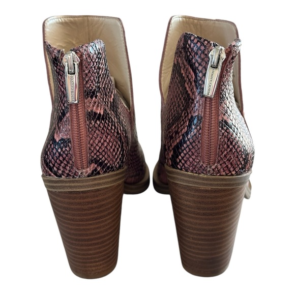 Vince Camuto Women's Gigietta Bootie Pink Black Snake Print Size 8.5M - Picture 4 of 8